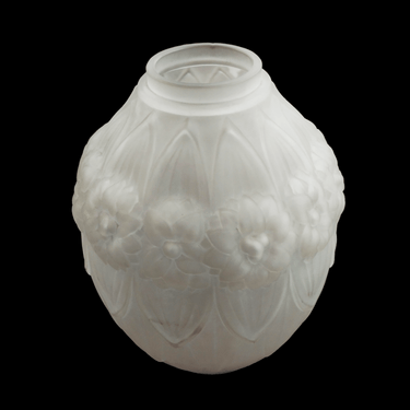Jarrón estilo Lalique relieve corona de flores | Bucarest Art Gallery Bucarest Art & Antiques