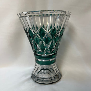 Jarrón teniers dodecágono de cristal tallado Val Saint Lambert verde esmeralda Bucarest Art & Antiques