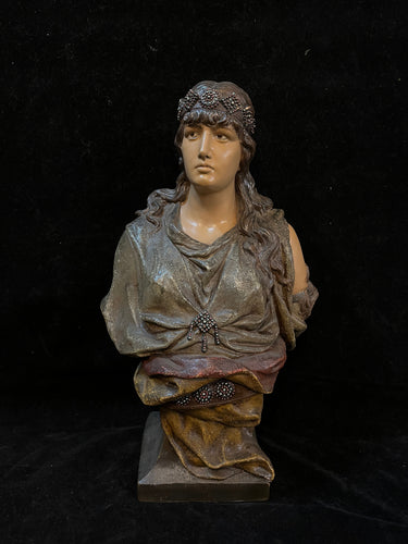 Judith en busto de terracota policromada – Goldscheider Bucarest Art & Antiques