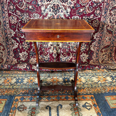 Mesa de costura estilo Biedermeier con filetes incrustados s.xix Bucarest Art & Antiques