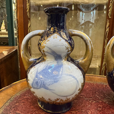 Par de jarrones chiquitos de porcelana francesa Koi y dorado Bucarest Art & Antiques