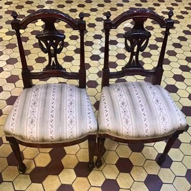 Pareja de sillas estilo Luis XVI Bucarest Art Gallery