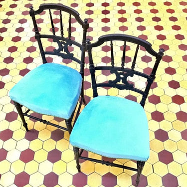 Pareja de sillas lacadas negras Bucarest Art Gallery