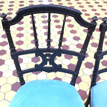 Pareja de sillas lacadas negras Bucarest Art Gallery