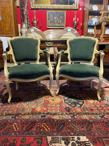 Pareja de sillones franceses Luís XV con patina blanco marfil 1920-1930 Bucarest Art & Antiques