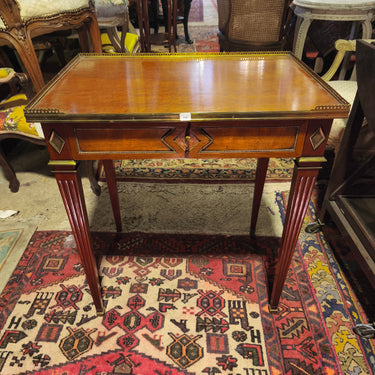 Pequeña mesa de escritura estilo Luis XVI Bucarest Art & Antiques