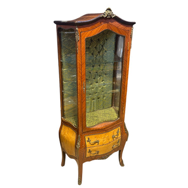 Pequeña vitrina francesa de entrepaño verde pistacho y dos cajones inferiores bombé Bucarest Art & Antiques