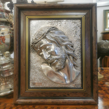 Retablo religioso en relieve Origen italiano de resina plateado Bucarest Art & Antiques