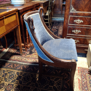 Sillón imperio cisnes y tapiz azul Bucarest Art & Antiques