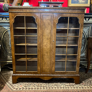 Vitrina librero francesa madera de loupe d'orme estilo Luis XVI de dos puertas Colección Exclusiva