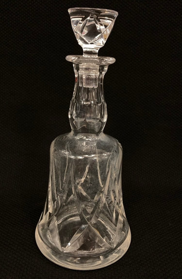 Whiskera de cristal tallado con forma de campana | Bucarest Art Gallery Bucarest Art & Antiques